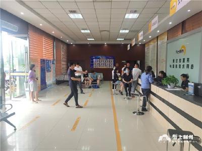 荆州：暑期驾校迎来“学车热” 学生学员占多数