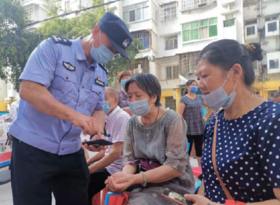 沙市警方走进社区开展“老年人防非反诈知识”专场宣传