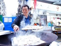 【荆荆有味】一条神奇的美食小巷 让人心甘情愿“贴秋膘”