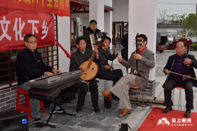 “红色文艺轻骑兵”送文化下乡活动 为牌坊村村民献上荆楚文化大餐