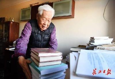 知网擅录九旬教授论文赔偿70多万