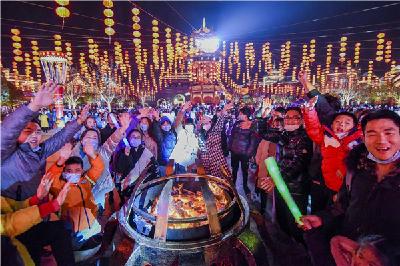 荆州方特首开夜场！199元/人即可玩转“飘雪迎新夜”