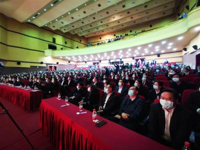 “家乡的红色经典，生动的党史教育”——荆州党代表集中观看歌剧《洪湖赤卫队》
