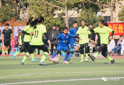 沙市区积极开展足球进校园， 让学生爱上足球 