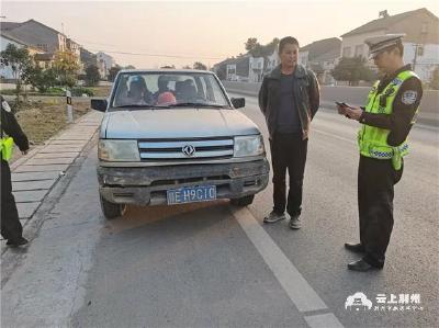 超载还酒驾？“执法现场”秒变“普法课堂” 