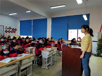 荆州开发区实验中学与华师荆州附校联合开展活动 