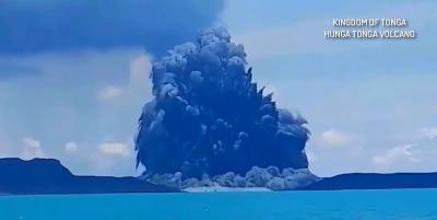 海底火山喷发汤加“失联”伤亡未知 多国发海啸警报