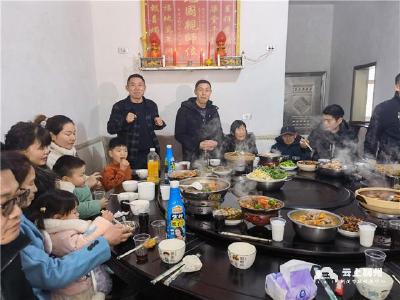 新春走基层丨一顿盼了14年的团年饭