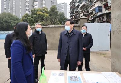 用心用情把雪中送炭的事落细落实！应勇王忠林走访慰问生活困难党员困难职工困难群众