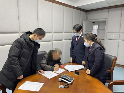 程序在镜头下进行 权力在阳光下行使