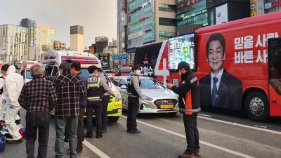 突发意外！韩国总统候选人竞选车上2人死亡