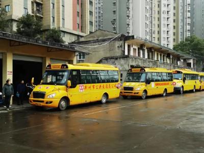 荆州：开学前校车集中“体检” 确保安全上路