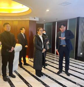 荆州区委书记、荆州高新区党工委书记万玲玲带队赴青岛考察