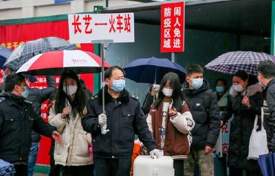 荆州开通大中专院校学生返校直通车，“一站式”直达校园