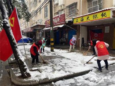 寒冬“雪里红” |沙市区崇文街道积极开展扫雪活动