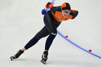 “冰丝带”首个奥运纪录！北京冬奥会首枚速度滑冰金牌！