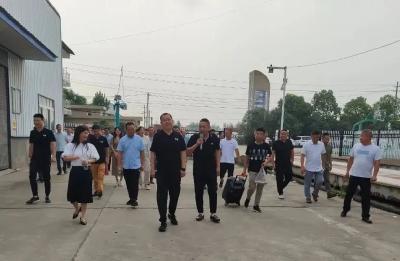 荆州开发区滩桥镇党委书记关峰：绘就居民生活“幸福底色”