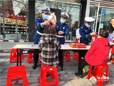 沙市区解放街道：践行雷锋精神，将服务送到百姓身边 