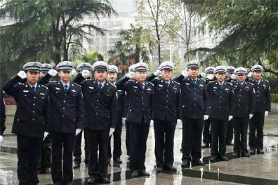 【我们的节日】清明节前，荆州交警开展祭英烈活动