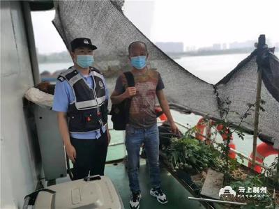 荆州：长江货船种罂粟 警方依法收缴