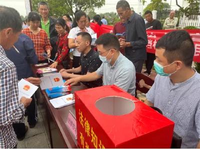 荆州市司法局开展“法援进乡村惠民生”志愿法律服务活动