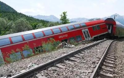 最新消息！火车脱轨，已致4人不幸身亡