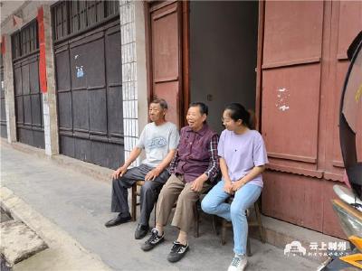 王静获评“中国好人”     街坊邻居热议学好人做好人