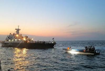 一艘中国快艇，遭韩国海警扣押