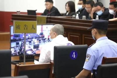 监利开庭审理龚某斌等14人涉黑案，12人当庭认罪认罚