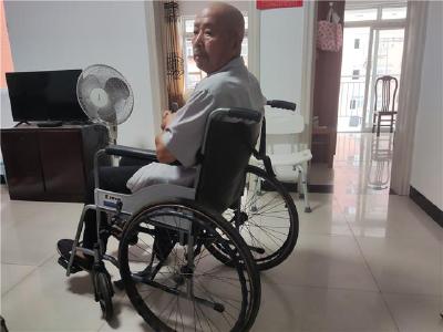 记者帮忙丨将轮椅转送给需要的人