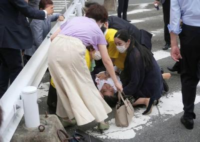 日本首相说安倍遭枪击后“情况十分危急”