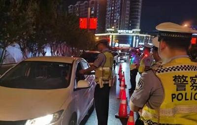 第二次集中统一行动，荆州交警现场查处酒醉驾165起