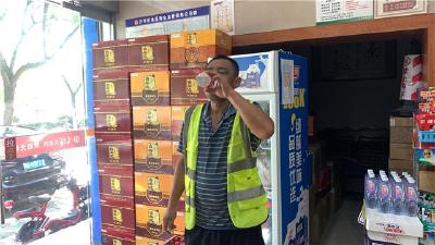 公益行动 | 荆州：“爱心冰箱”让户外劳动者“清凉一夏”