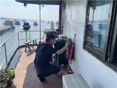 荆州海事局组织全辖段巡航强化高温枯水现场监管与服务