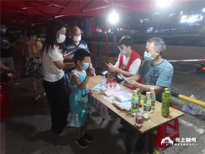 荆州区检察干警下沉社区，助力常态化核酸检测
