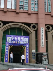 荆州女子在汉买房莫名被收6万元“居间费” 房管部门已介入调查