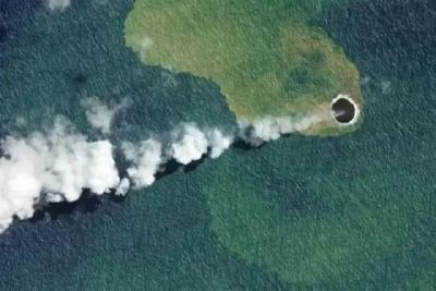 海底火山喷发，喷出一座新小岛