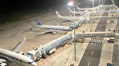 因天气原因 三个航班备降荆州沙市机场