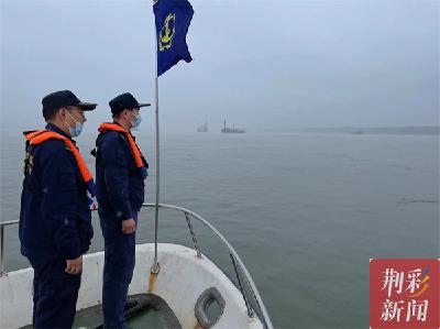 荆州海事局强化现场管控 全力应对水位陡涨陡落