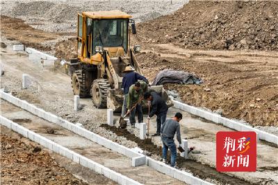 荆江大道（御河路至西环路）配套建设有序推进