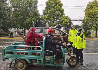 荆州交警开展电动三轮车、四轮车交通违法专项整治行动