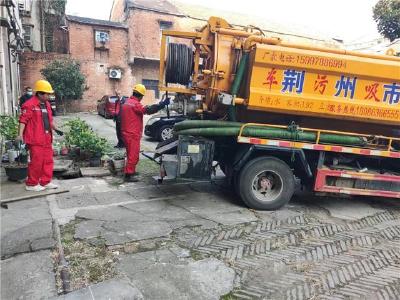 荆州区西城街道安澜门社区：疏通下水管道 解决“堵心”难题