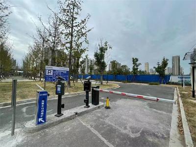 今年，荆州中心城区已新增8409个停车泊位