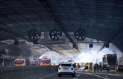 韩国高速公路隧道火灾致5死37伤，警方调查