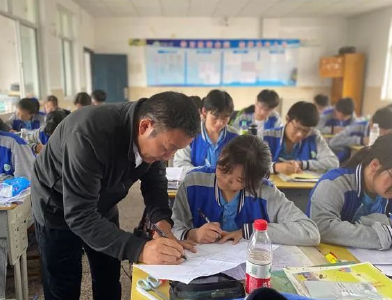 从他班上毕业的学生，心里都有一粒种子！