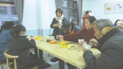 荆州江陵：小碗菜让老年人吃出幸福味道