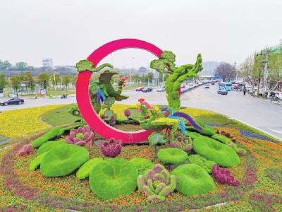 首届楚文化节 | 荆州“凤鸣楚天”大型绿雕“换装”迎客
