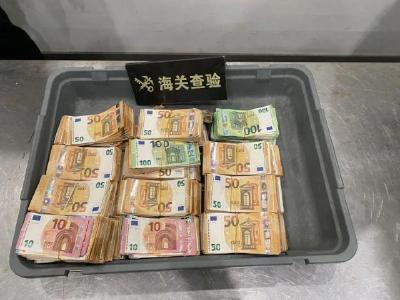 欧元现金塞满整整一个行李箱！杭州海关查获一起未申报超量外币入境