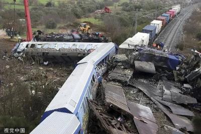 希腊火车相撞已致36死，全国哀悼三天