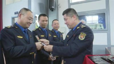 荆州城管执法委开始换发新行政执法证